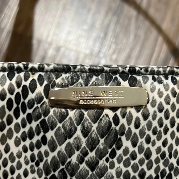 FINAL PRICE Nine West Snake Pattern Purse - Picture 2 of 5